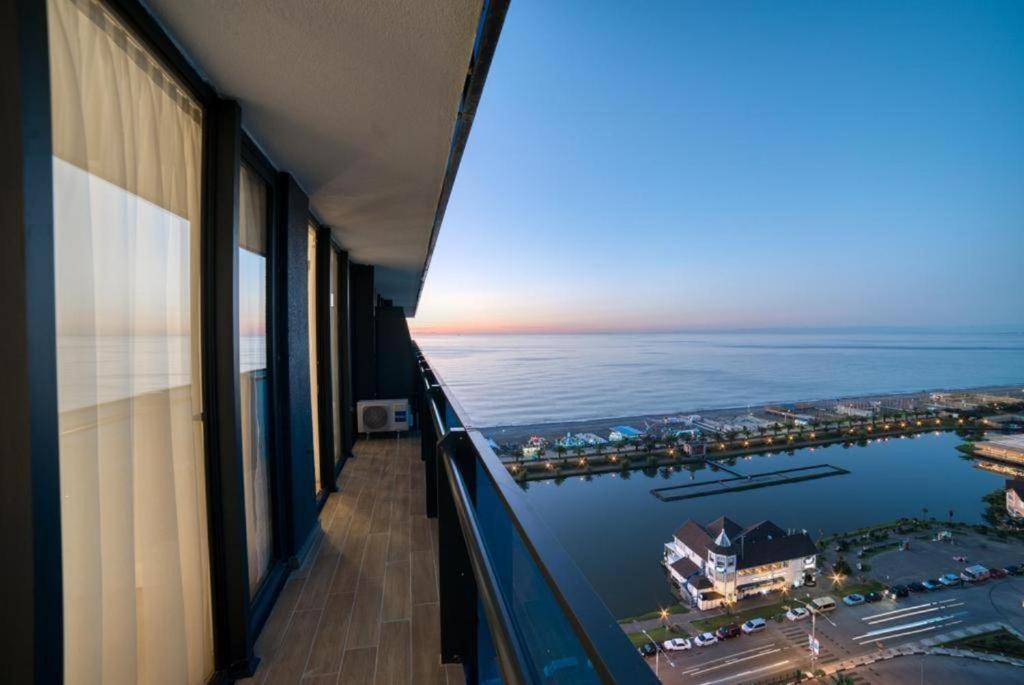 Orbi City In Batumi Bagian luar foto